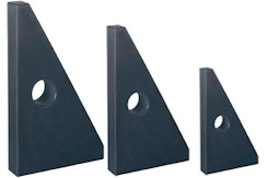 <p><strong>Winkelnormale 90° nach DIN 875 / DIN 876 – Präzisions-Referenz für Messraum und Qualitätssicherung</strong></p> <p>Winkelnormale in 90°-Ausführung dienen als hochpräzise Referenzkörper zur Überprüfung, Kalibrierung und Einstellung von Winkelmessmitteln. Sie werden insbesondere im Maschinenbau, Werkzeugbau, in der Fertigungsmesstechnik sowie in Messräumen eingesetzt, wo exakte Rechtwinkligkeit im µm-Bereich gefordert ist.</p> <p>Unsere Winkelnormale in Dreieckform werden nach DIN 875 / DIN 876 gefertigt und sind in den Genauigkeitsklassen <strong>Güteklasse 00</strong> und <strong>Güteklasse 000</strong> erhältlich. Die diamantgeläppten Messflächen gewährleisten höchste Ebenheit, Geradheit und Winkelgenauigkeit. Alle Ausführungen werden inklusive Werkskalibrierschein geliefert und sind somit direkt für dokumentierte Prüfprozesse geeignet.</p> <p>Je nach Anwendungsbereich – interne Prüfmittelüberwachung, Referenzmessung oder Kalibrierlabor – steht Ihnen die passende Genauigkeitsklasse zur Verfügung.</p> <p><strong>Winkelnormale 90° nach DIN 875 / DIN 876 – Präzisions-Referenz für Messraum und Qualitätssicherung</strong></p> <p>Winkelnormale in 90°-Ausführung dienen als hochpräzise Referenzkörper zur Überprüfung, Kalibrierung und Einstellung von Winkelmessmitteln. Sie werden insbesondere im Maschinenbau, Werkzeugbau, in der Fertigungsmesstechnik sowie in Messräumen eingesetzt, wo exakte Rechtwinkligkeit im µm-Bereich gefordert ist.</p> <p>Unsere Winkelnormale in Dreieckform werden nach DIN 875 / DIN 876 gefertigt und sind in den Genauigkeitsklassen <strong>Güteklasse 00</strong> und <strong>Güteklasse 000</strong> erhältlich. Die diamantgeläppten Messflächen gewährleisten höchste Ebenheit, Geradheit und Winkelgenauigkeit. Alle Ausführungen werden inklusive Werkskalibrierschein geliefert und sind somit direkt für dokumentierte Prüfprozesse geeignet.</p> <p>Je nach Anwendungsbereich – interne Prüfmittelüberwachung, Referenzmessung oder Kalibrierlabor – steht Ihnen die passende Genauigkeitsklasse zur Verfügung.</p>