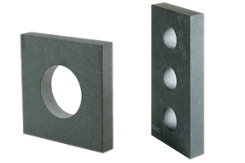 <strong>Winkel-Normale 90° in Rechteckform oder Quadratform Winkelplatte aus schwarzen Naturhartgestein</strong> Granit in der Genauigkeitsklasse 00 und 000, 4-seitig bearbeitet. Winkelgenauigkeit nach DIN 875, Ebenheit nach DIN 876. <strong>Winkel-Normale 90° in Rechteckform oder Quadratform Winkelplatte aus schwarzen Naturhartgestein</strong> Granit in der Genauigkeitsklasse 00 und 000, 4-seitig bearbeitet. Winkelgenauigkeit nach DIN 875, Ebenheit nach DIN 876.