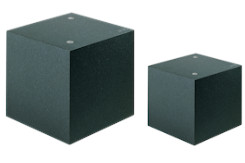 <strong>Würfel Winkel-Normale 90° aus schwarzen Naturhartgestein</strong> Granit in der Genauigkeitsklasse 00 und 000, 6-seitig bearbeitet in verschiedenen Größen von 150mm bis 1000mm. Winkelgenauigkeit nach DIN 875, Ebenheit nach DIN 876. <strong>Würfel Winkel-Normale 90° aus schwarzen Naturhartgestein</strong> Granit in der Genauigkeitsklasse 00 und 000, 6-seitig bearbeitet in verschiedenen Größen von 150mm bis 1000mm. Winkelgenauigkeit nach DIN 875, Ebenheit nach DIN 876.